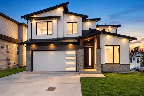 10545 Mcveety St, Maple Ridge, BC, V2W0K3 | Card Image
