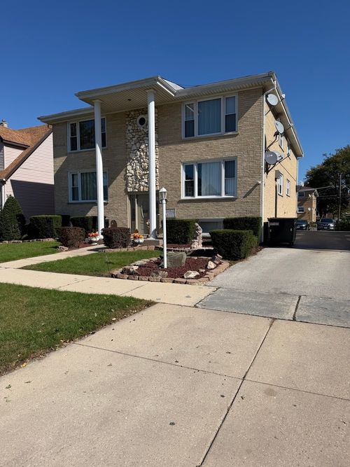 2s-4549 Forest Ave, Brookfield, IL, 60513-2073 | Card Image
