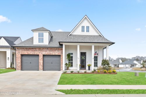 300 Queenstown Ave, Youngsville, LA, 70592-6886 | Card Image