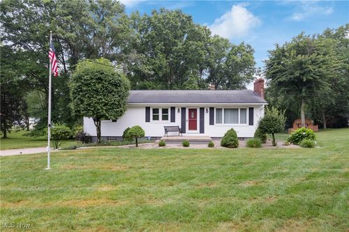 1367 Cherry Ln, Uniontown, OH, 44685-9527 | Card Image