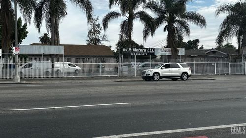 665 W Florence Avenue, Los Angeles, CA, 90044 | Card Image