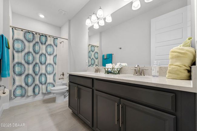 Oversized Bathroom 2 with Dual Sinks | Image 20
