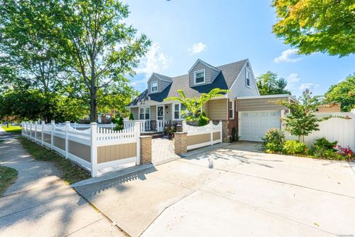 40 Cherry Valley Ave, W Hempstead, NY, 11552-1840 | Card Image