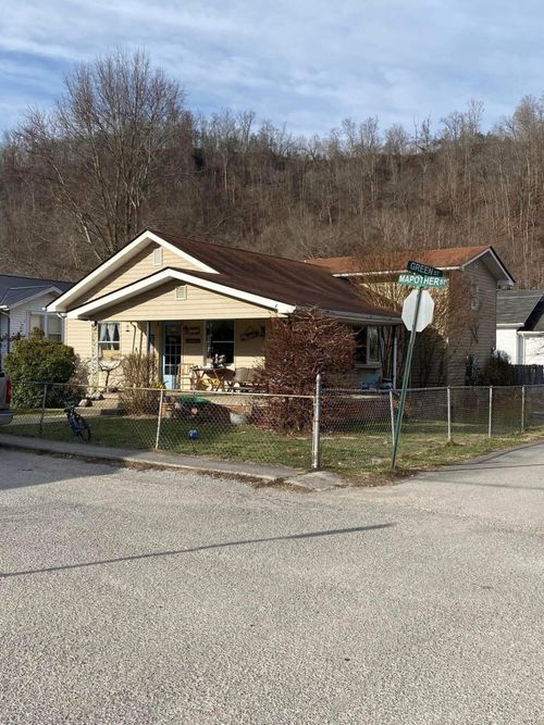 402 Mapother St, Loyall, KY, 40854-0290 | Card Image