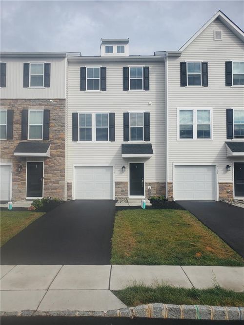 7640 Clayton Ave, COOPERSBURG, PA, 18036-8748 | Card Image