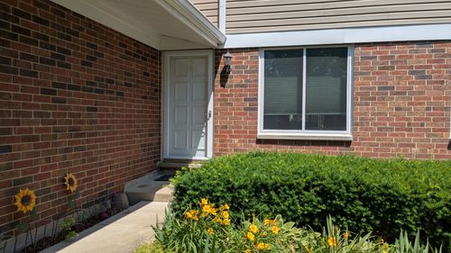 1991 N Williamsburg Dr, Palatine, IL, 60074-1424 | Card Image