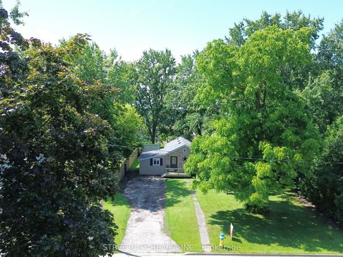 4361 Fifth St, Petrolia, ON, N0N1R0 | Card Image