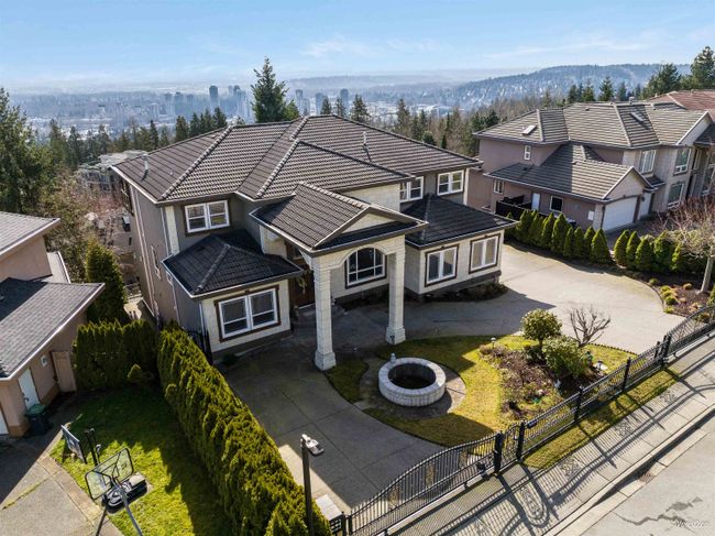 1507 Stonecrop Court, House other with 9 bedrooms, 6 bathrooms and 8 parking in Coquitlam BC | Image 3