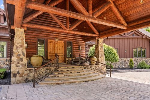 805 Cascades Drive, Aurora, OH, 44202 | Card Image