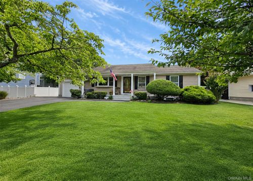 12 Walnut St, Centereach, NY, 11720-1722 | Card Image