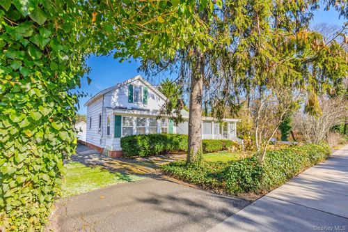 403 Middle Rd, Bayport, NY, 11705-1905 | Card Image
