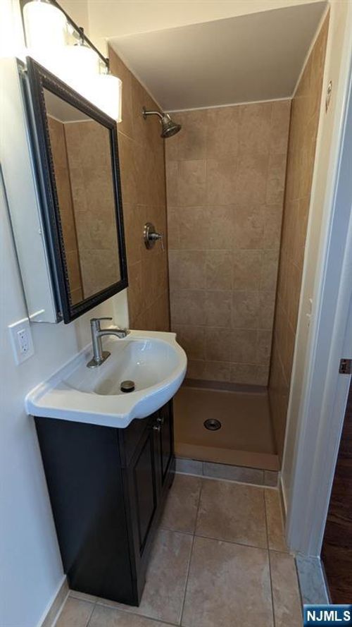 95 Stefanic Ave, Elmwood Park, NJ, 07407-2420 | Card Image