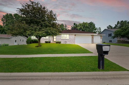 353 Oakview Circle, Oakfield, WI, 53065 | Card Image