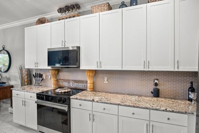 651 Sw Glen Crest Way, Condo with 3 bedrooms, 3 bathrooms and null parking in Stuart FL | Image 9