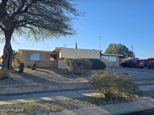 8556 E Kenyon Dr, Tucson, AZ, 85710-4232 | Card Image