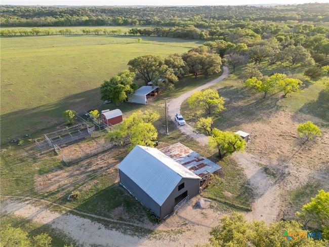 92 N Us Highway 281, Home with 3 bedrooms, 2 bathrooms and null parking in Lampasas TX | Image 11