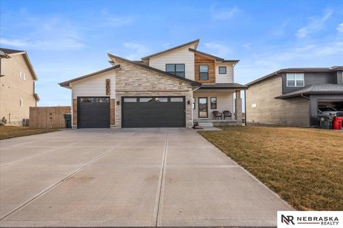 305 Otoe Dr, Yutan, NE, 68073-6401 | Card Image