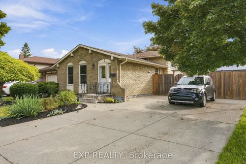 7 Roehampton Ave, St Catharines, ON, L2M7K9 | Card Image