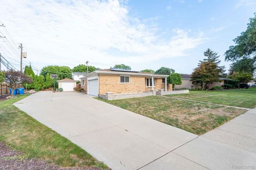 32930 Coventry Pl, Warren, MI, 48093-6125 | Card Image