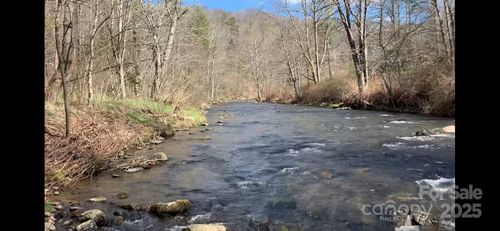 37 S Us 19e Hwy, Newland, NC, 28657-9433 | Card Image