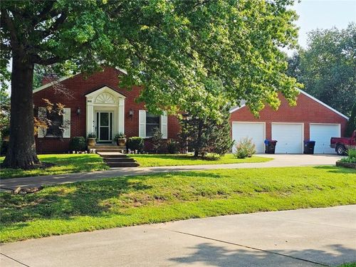 601 Darrow St, Warrensburg, MO, 64093-2927 | Card Image