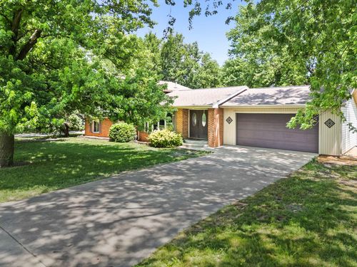 1106 Countryside Ln, Pontiac, IL, 61764-9681 | Card Image