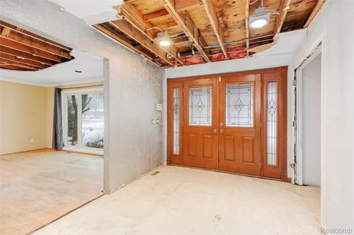 35232 Quaker Way, Farmington Hills, MI, 48331-2038 | Card Image