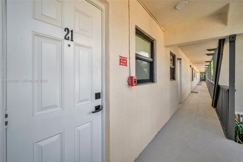 apt-21-3265 Virginia St, Coconut Grove, FL, 33133-5240 | Card Image