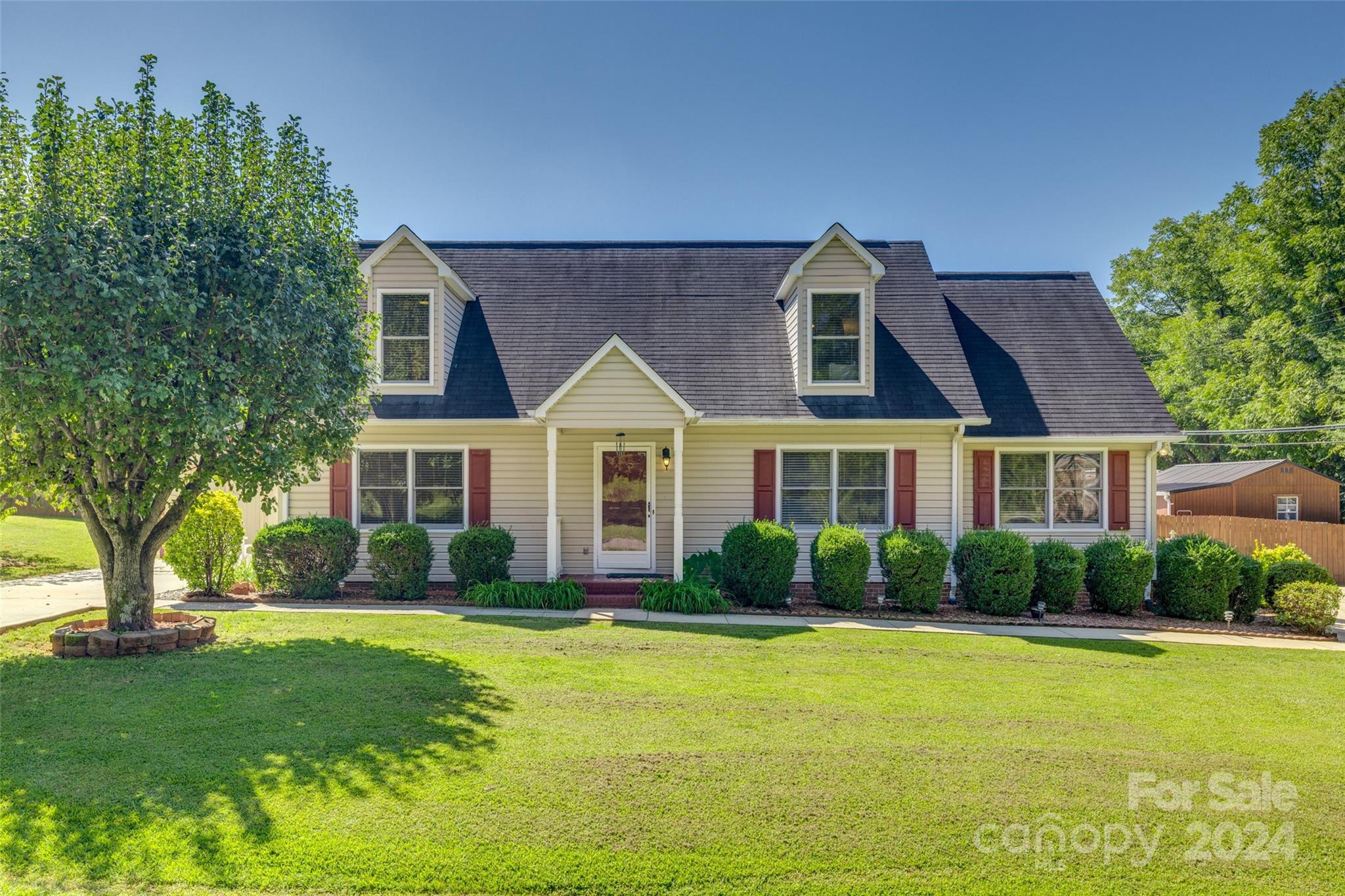 3rd Ave, Conover, NC 28613