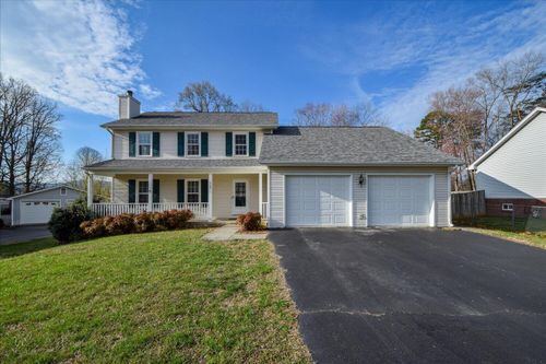 620 Duxbury Ln, Salem, VA, 24153-8198 | Card Image