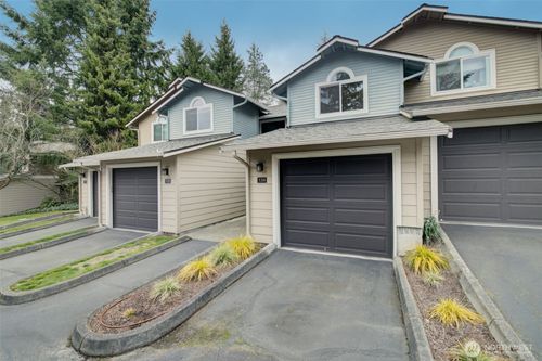 b134-4350 W Lake Sammamish Pkwy Se, Issaquah, WA, 98027-9767 | Card Image