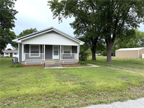 210 W Perry St, Arma, KS, 66712-4006 | Card Image