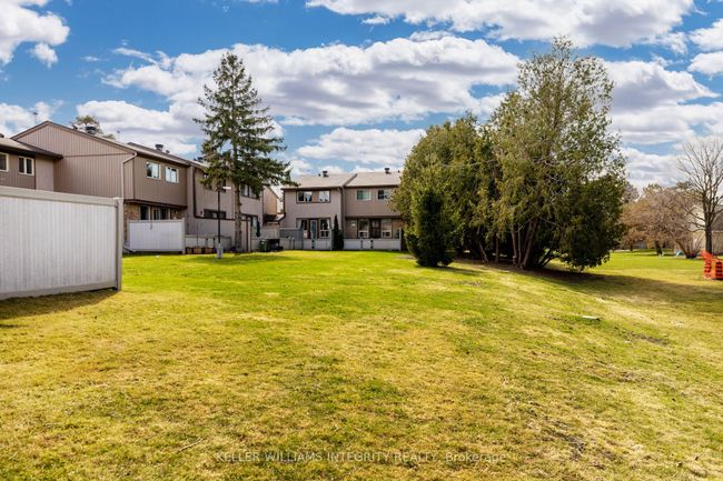 2013 Stonehenge Cres, Condo with 3 bedrooms, 2 bathrooms and null parking in Ottawa ON | Image 16