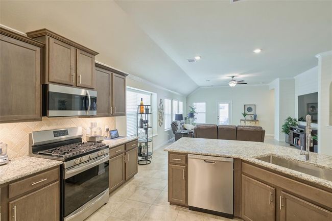 18811 Palmetto Hills Dr, House other with 3 bedrooms, 2 bathrooms and 2 parking in New Caney TX | Image 13