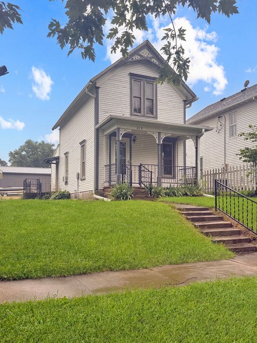 213 Main St, LEAF RIVER, IL, 61047-9797 | Card Image