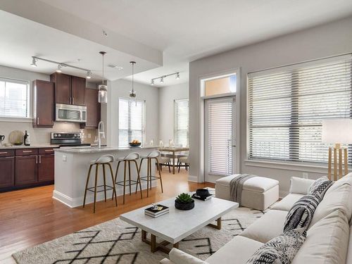 8011-92 W Paces Ferry Rd Nw, Atlanta, GA, 30305-1471 | Card Image