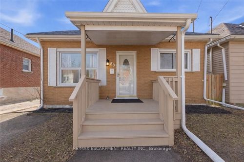 80 Walnut St, Brantford, ON, N3T1H4 | Card Image