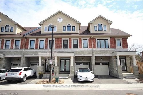 61 Hiawatha Crt, Vaughan, ON, L4L0J2 | Card Image