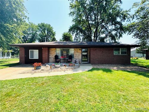 10 Flamingo Dr, Belleville, IL, 62223-4511 | Card Image