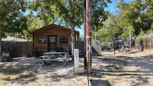 708 1/4 4th St, Natalia, TX, 78059-2800 | Card Image