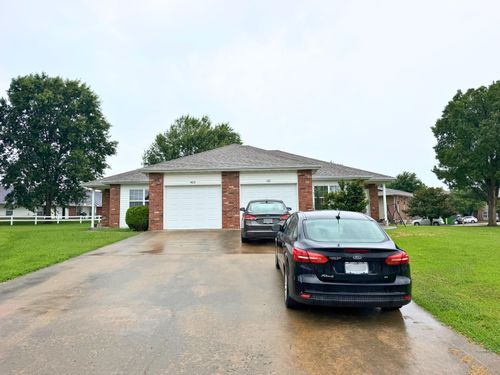 420 & 422 W Bradford Street, Bolivar, MO, 65613 | Card Image