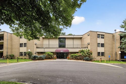 apt-101-5607 Green Circle Dr, Minnetonka, MN, 55343-9616 | Card Image