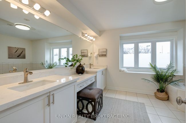 1872 Lake Shore Blvd E, House attached with 4 bedrooms, 3 bathrooms and null parking in Toronto ON | Image 12