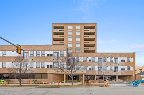 214-880 Lee St, Des Plaines, IL, 60016-6420 | Card Image