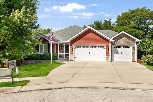 1310 Norfolk Dr, Harrisonville, MO, 64701-2005 | Card Image