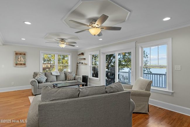 Living Room | Image 33