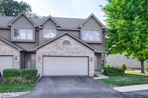 516 Silver Aspen Cir, Crystal Lake, IL, 60014-8410 | Card Image