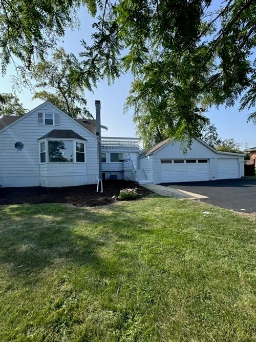 33 E Walnut Ave, Des Plaines, IL, 60016-6129 | Card Image