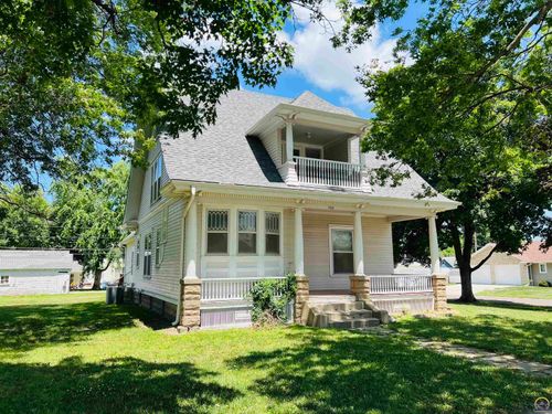 703 Pioneer St, Seneca, KS, 66538-1673 | Card Image