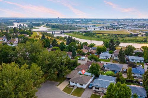 239 Lynnover Pl Se, Calgary, AB, T2C1L5 | Card Image